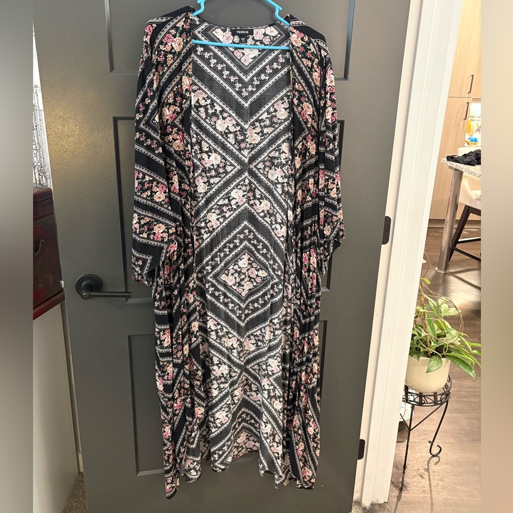 Torrid Black and Pink Floral Maxi Kimono